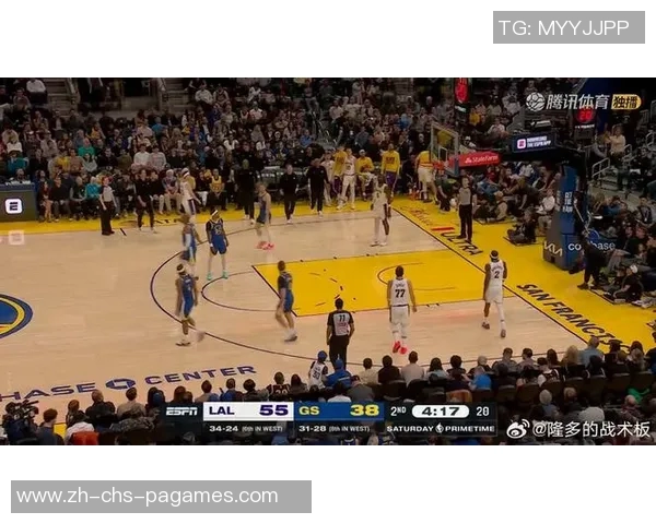 小牛队与湖人队激战正酣NBA精彩对决引发球迷热议